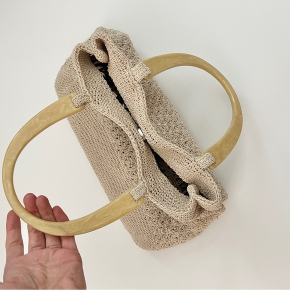 Vintage white cream crochet handbag summer vacation beach purse acetate handles - Picture 9 of 14